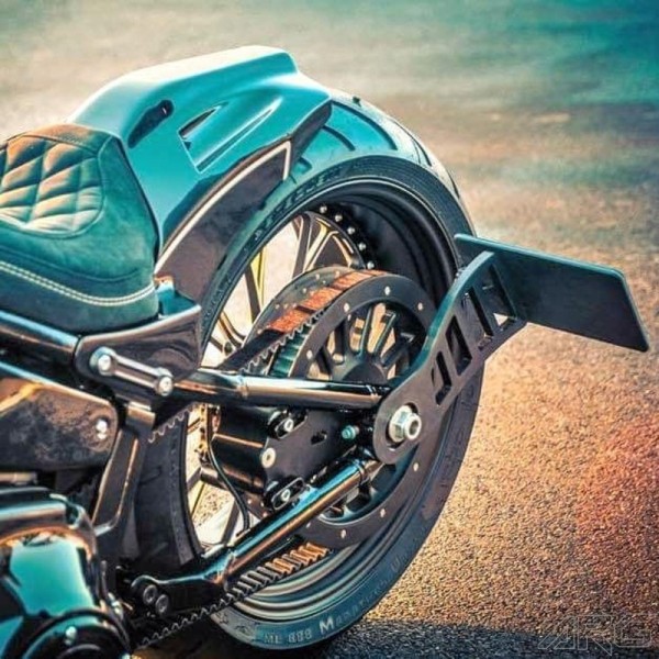 ARG Spirit: Support de plaque d'immatriculation latérale avec éclairage LED pour Harley-Davidson Softail 18 Fat Bob, BreakOut 11 ARG Spirit: Support de plaque d'immatriculation latérale avec éclairage LED pour Harley-Davidson Softail 18 Fat Bob, BreakOut 11