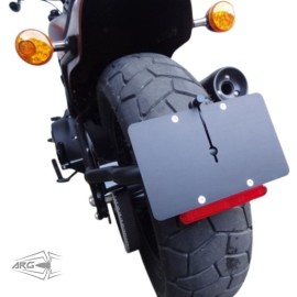 ARG Spirit: Support de plaque d'immatriculation latérale avec éclairage LED pour Harley-Davidson Softail 18 Fat Bob