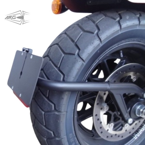 ARG Spirit: Support de plaque d'immatriculation latérale avec éclairage LED pour Harley-Davidson Softail 18 Fat Bob ARG Spirit: Support de plaque d'immatriculation latérale avec éclairage LED pour Harley-Davidson Softail 18 Fat Bob